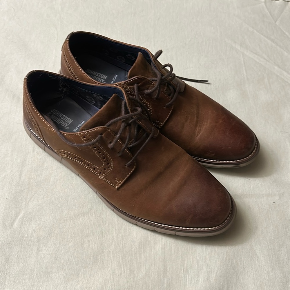 Johnston & Murphy size 9 Men’s brown leather shoes (Holden Plain Toe)
